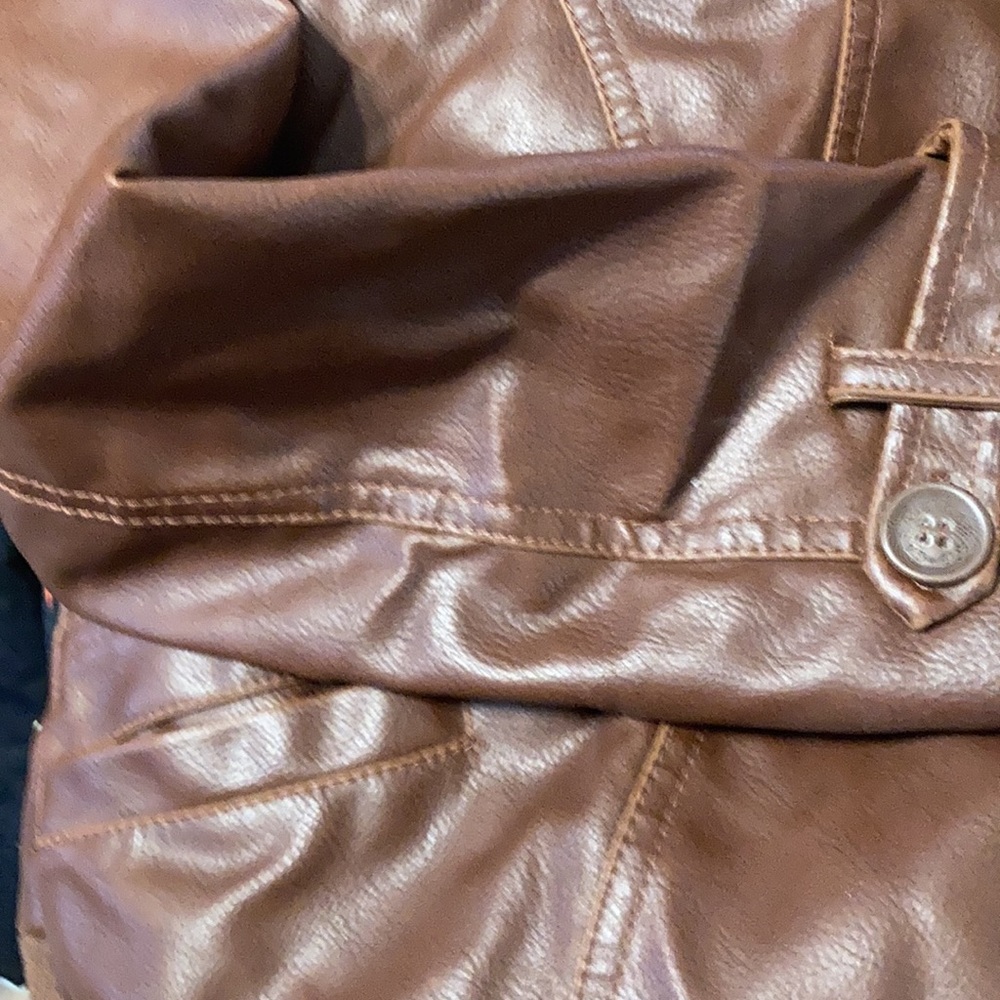 Tres belle veste faux cuir de qualité ;) femme L (fait M-L)